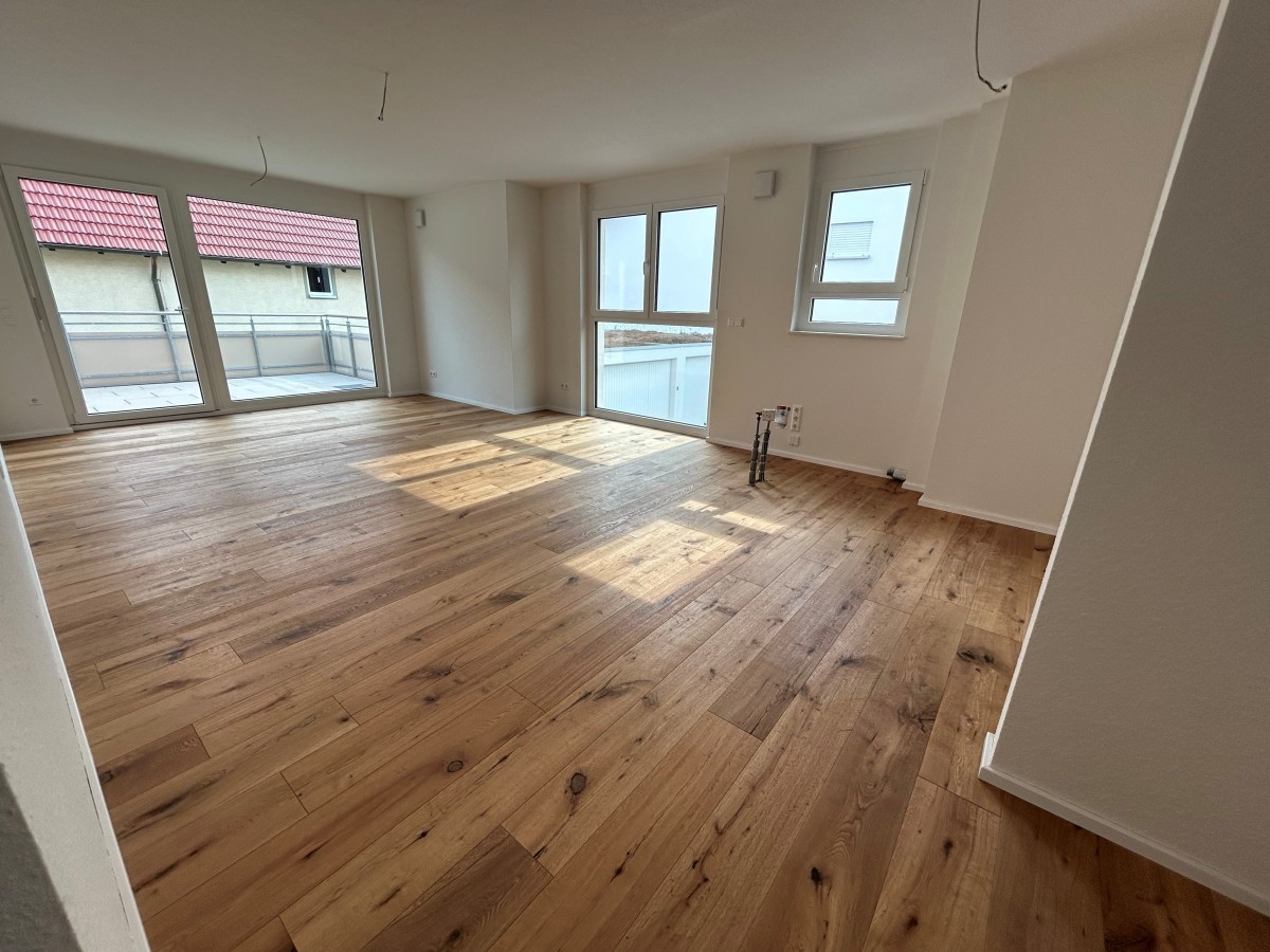 Helle 4-Zimmer-Wohnung im 1.OG mit Süd-Balkon – Komfortabel, lichtdurchflutet & mit Gäste-WC, 75392 Deckenpfronn, Etagenwohnung