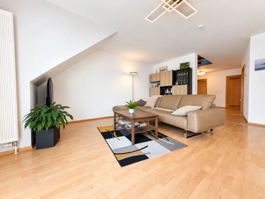 Großzügige 4-Zimmer-Maisonette-Wohnung in Hbg.-Gültstein - Wohnbereich (14613)