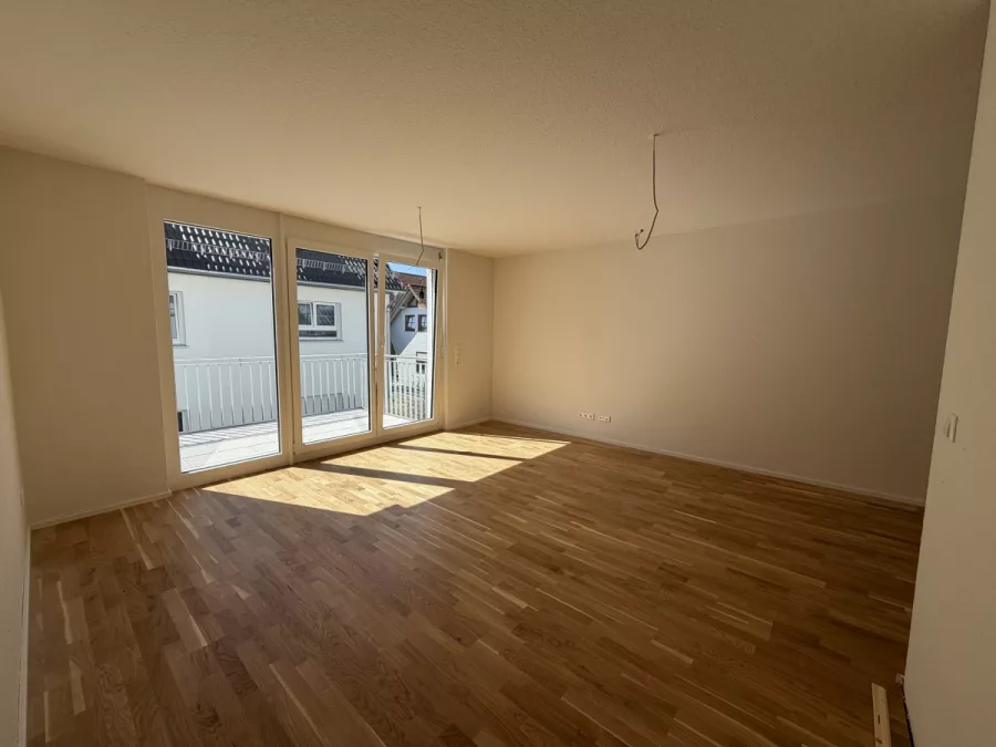 Schicke 2-Zimmer Erdgeschosswohnung mit Süd-Terrasse & kleinem Garten - Whg 5 - Wohnzimmer (13038)