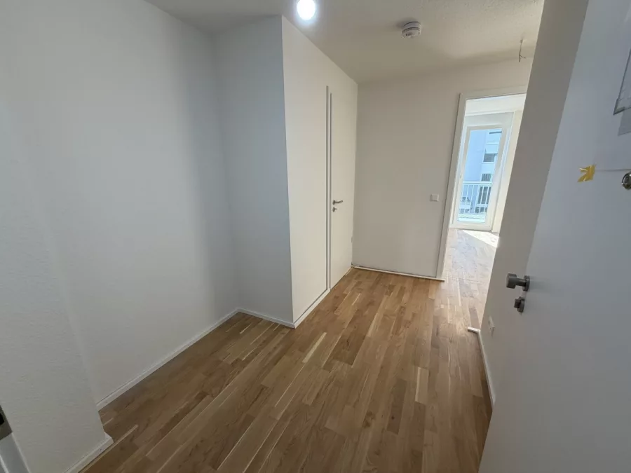 Schicke 2-Zimmer Erdgeschosswohnung mit Süd-Terrasse & kleinem Garten - Whg 5 - Eingang (13043)