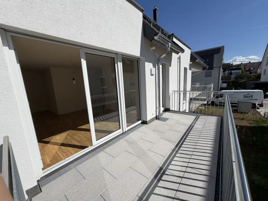 Schicke 2-Zimmer Erdgeschosswohnung mit Süd-Terrasse & kleinem Garten - Whg 5 - Südbalkon (13040)
