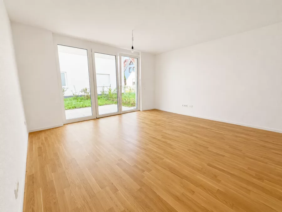 Schicke 2-Zimmer Erdgeschosswohnung mit Süd-Terrasse & kleinem Garten - Whg 2 - Wohn & Esszimmer (13067)