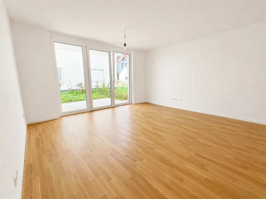 Schicke 2-Zimmer Erdgeschosswohnung mit Süd-Terrasse & kleinem Garten - Whg 2 - Wohn & Esszimmer (14858)