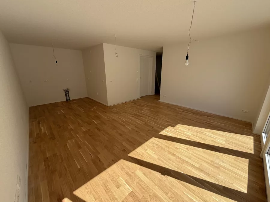Schicke 2-Zimmer Erdgeschosswohnung mit Süd-Terrasse & kleinem Garten - Whg 5 - Küche, Wohnen, Essen (13039)