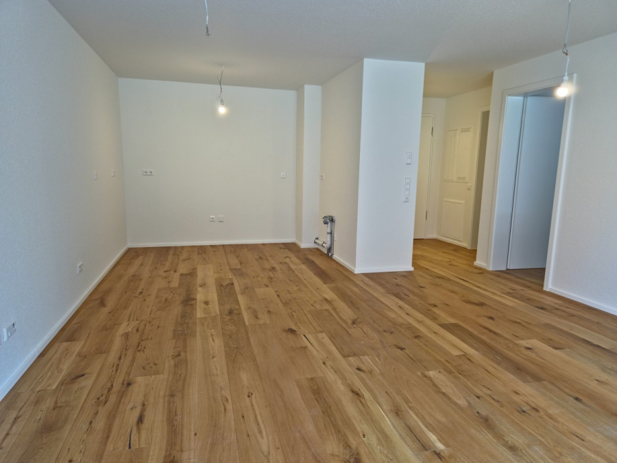 Große 2-Zimmer-Wohnung im 1.OG mit südlichem Balkon – Perfekt für Singles oder Paare, toller Schnitt - Blick zur Küche (5744)
