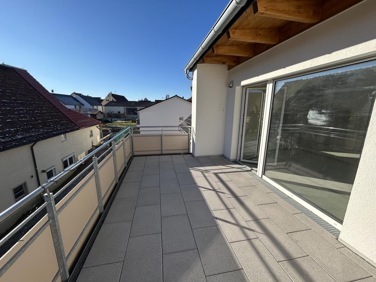 Moderne Dachgeschosswohnung mit 4 Zimmern, Gäste-WC & Abstellraum – Helles Wohnen auf höchstem Niveau, 75392 Deckenpfronn, Dachgeschosswohnung