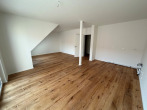Wohn-Essbereich, Küche Whg7 - Moderne Dachgeschosswohnung mit 4 Zimmern, Gäste-WC & Abstellraum – Helles Wohnen auf höchstem Niveau