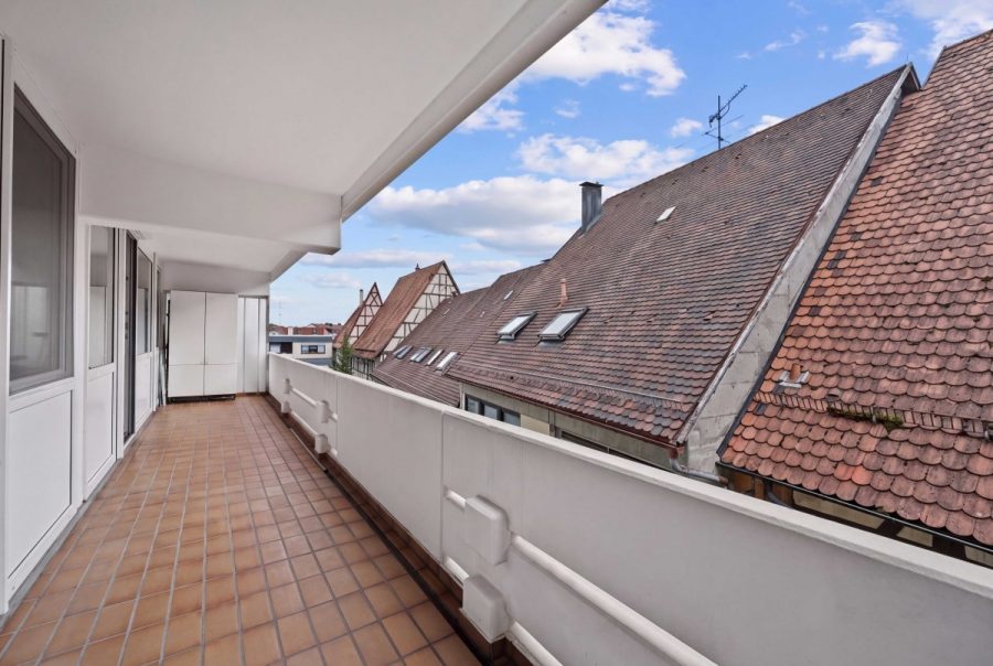 Großzügige 3-Zimmerwohnung mit 95,74 m², großer Südloggia, 2 Bädern & 2 Tiefgaragenstellplätzen - Balkon (12999)