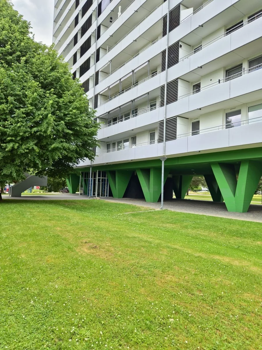 Kapitalanlage mit Weitblick in Sindelfingen: Vermietete 3-Zi-Whg im 13. OG mit Südostbalkon & Garage - Aussenansicht (13157)