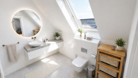 Whg 7 - Bad oben - GENIALE 4 Zimmer: Kamin, Süd-Loggia & 2. Balkon – Großzügiges Wohnen auf zwei Ebenen