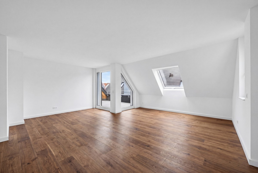 GENIALE 4 Zimmer: Kamin, Süd-Loggia & 2. Balkon – Großzügiges Wohnen auf zwei Ebenen - Whg 7 - Wohnen Parkett dunkel (11294)