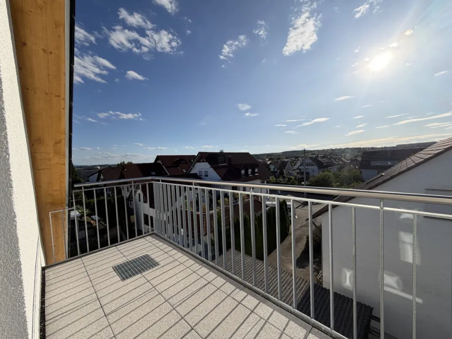 GENIALE 4 Zimmer: Kamin, Süd-Loggia & 2. Balkon – Großzügiges Wohnen auf zwei Ebenen - Whg 7 - Zweitbalkon oben (14474)