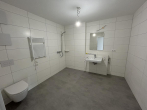 Bad - Barrierefreie, helle 2-Zi.-Wohnung im betreuten Wohnen mit Terrasse – komfortabel & zentral.