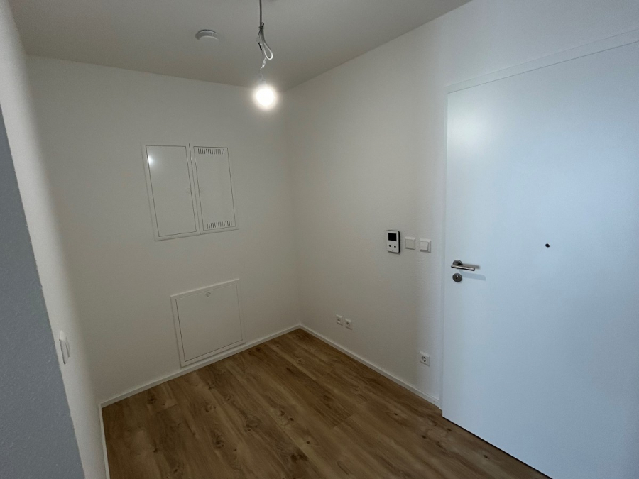 Barrierefreie, helle 2-Zi.-Wohnung im betreuten Wohnen mit Terrasse – komfortabel & zentral. - Diele (9242)