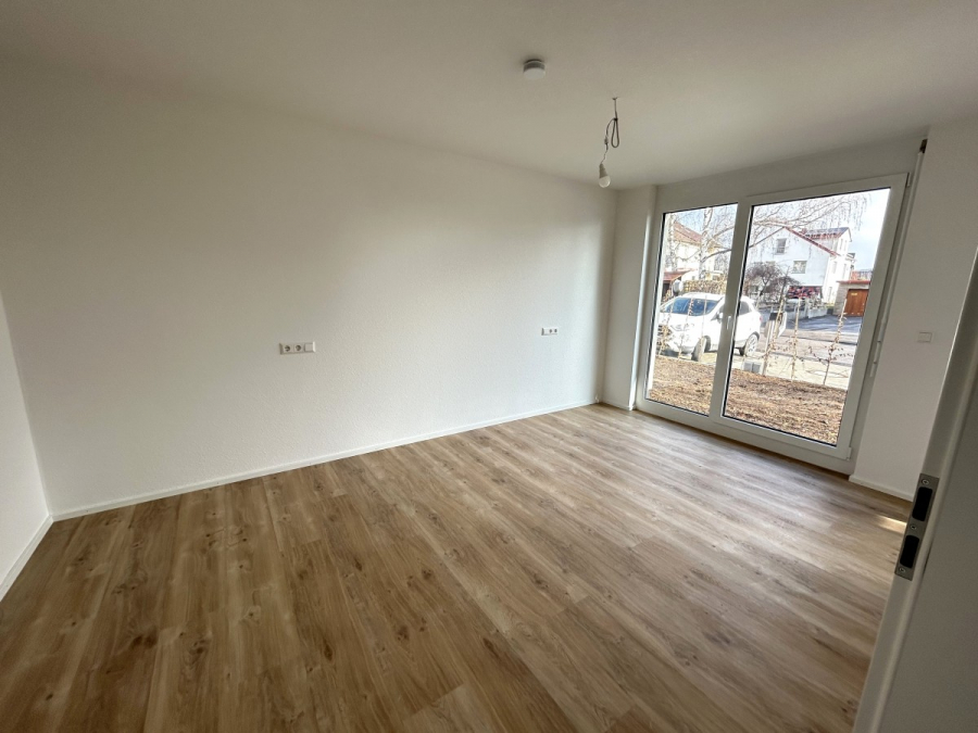 Barrierefreie, helle 2-Zi.-Wohnung im betreuten Wohnen mit Terrasse – komfortabel & zentral. - Schlafzimmer (9238)