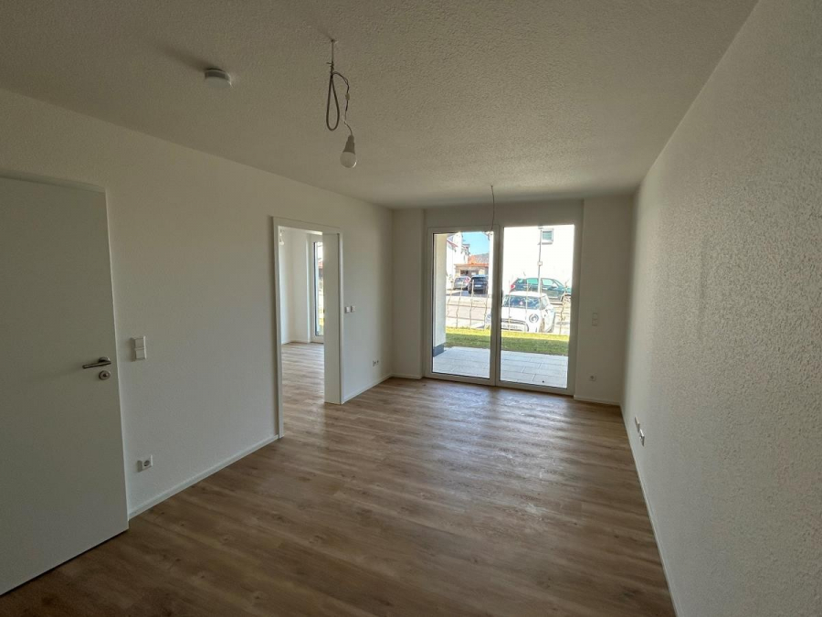 Barrierefreie, helle 2-Zi.-Wohnung im betreuten Wohnen mit Terrasse – komfortabel & zentral. - Wohn-Esszimmer (9235)