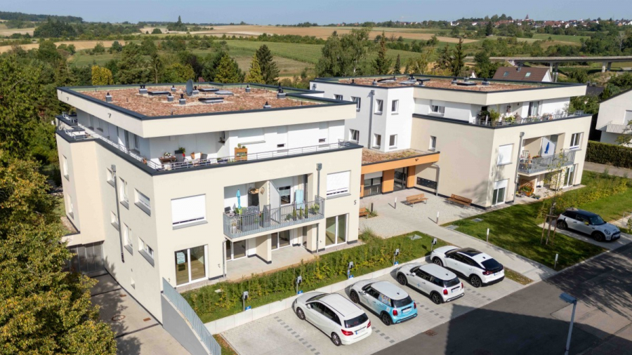 Barrierefreie, helle 2-Zi.-Wohnung im betreuten Wohnen mit Terrasse – komfortabel & zentral. - Ostseite (9244)