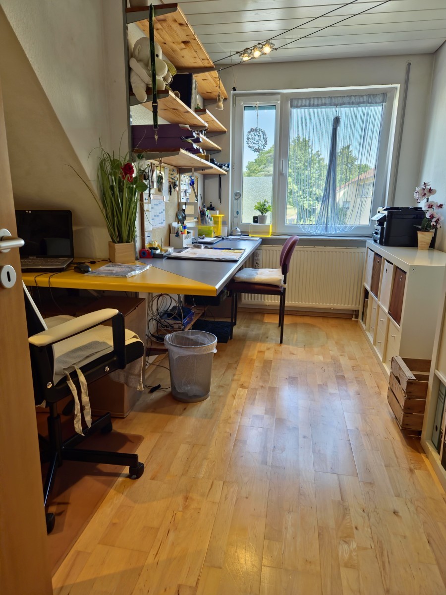 „Maisonette mit Hausgefühl – 128 m² Wohnkomfort mit herrlichem Ausblick vom Südbalkon“ - Home Office - Gast (12371)