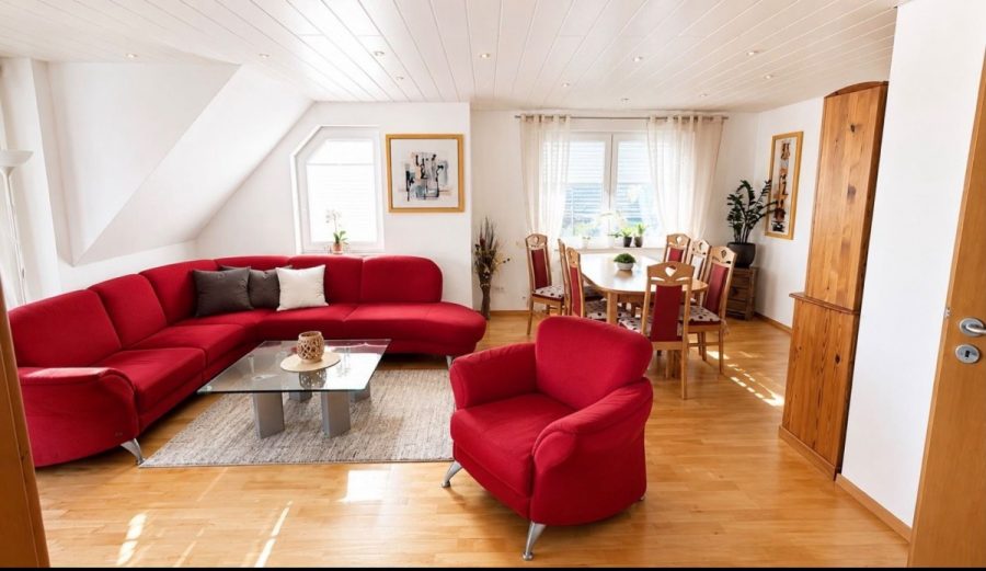 „Maisonette mit Hausgefühl – 128 m² Wohnkomfort mit herrlichem Ausblick vom Südbalkon“ - Wohn- & Essbereich (12368)