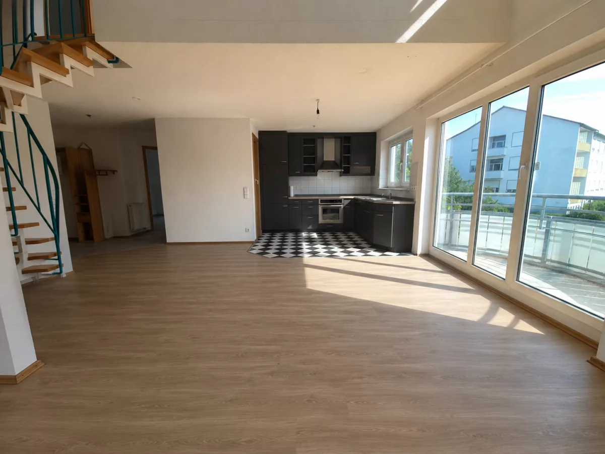 Boden & Küche renoviert
