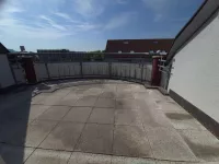 großer Balkon