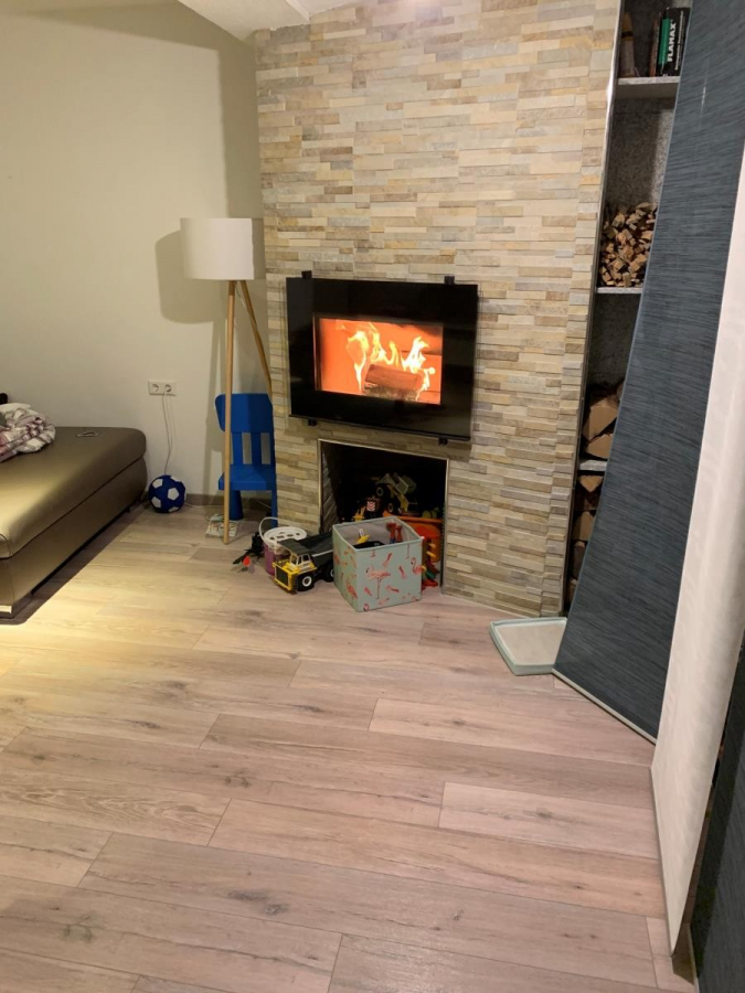 Großes Einfamilienhaus mit großem überdachten Südbalkon und Kaminofen - Ihr Kamin (5822)