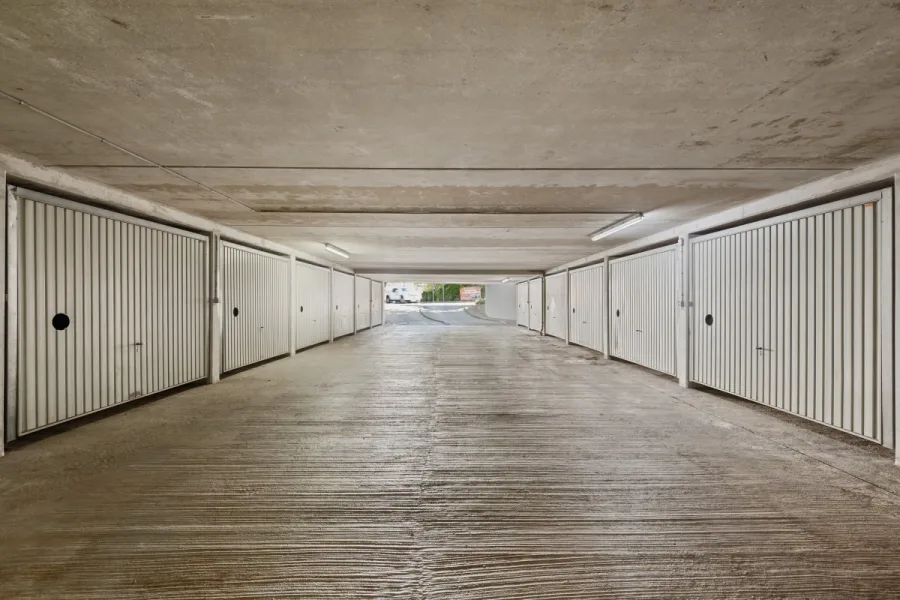 Vermietete 3-Zimmer-Kapitalanlage im 13. OG – Südostbalkon, Fernblick & Garage in Sindelfingen - Garage (15193)