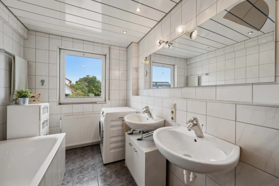 „Viel Platz für Familie & Homeoffice – Maisonette mit 128,69 m² und Südbalkon“ - Tageslichtbad (15292)