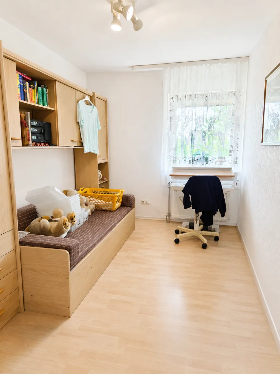Sonniges Familienglück mit Garten, Balkon und viel Platz zur Entfaltung in Dagersheim - Zimmer 1 OG (14318)