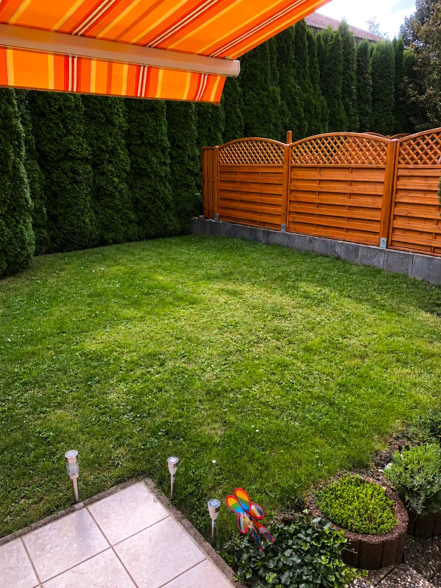 Sonniges Familienglück mit Garten, Balkon und viel Platz zur Entfaltung in Dagersheim - Garten (13555)