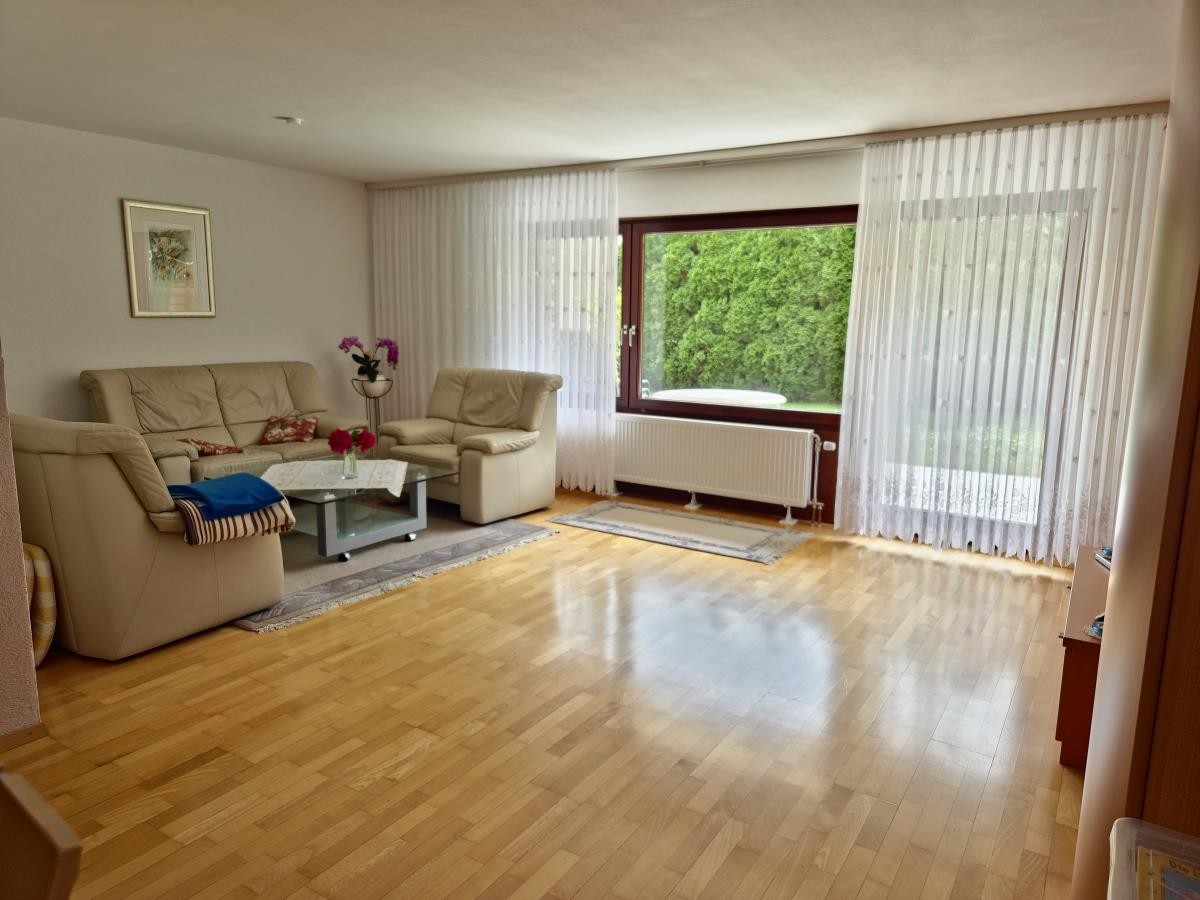 Charmante Doppelhaushälfte mit Garten und Südterrasse in Böblingen-Dagersheim, 71034 Böblingen, Doppelhaushälfte