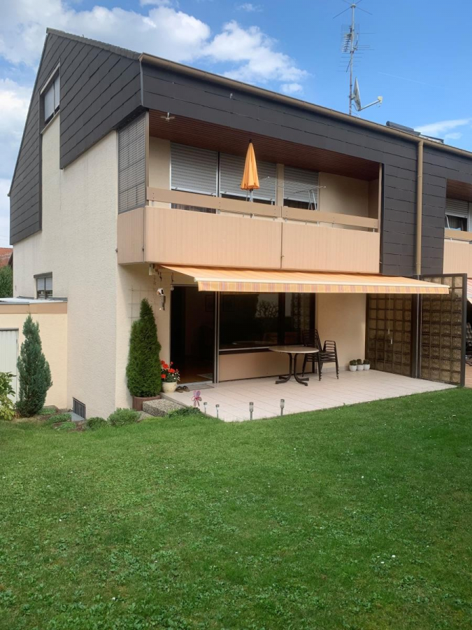 Charmante Doppelhaushälfte mit Garten und Südterrasse in Böblingen-Dagersheim - Aussenansicht (5939)