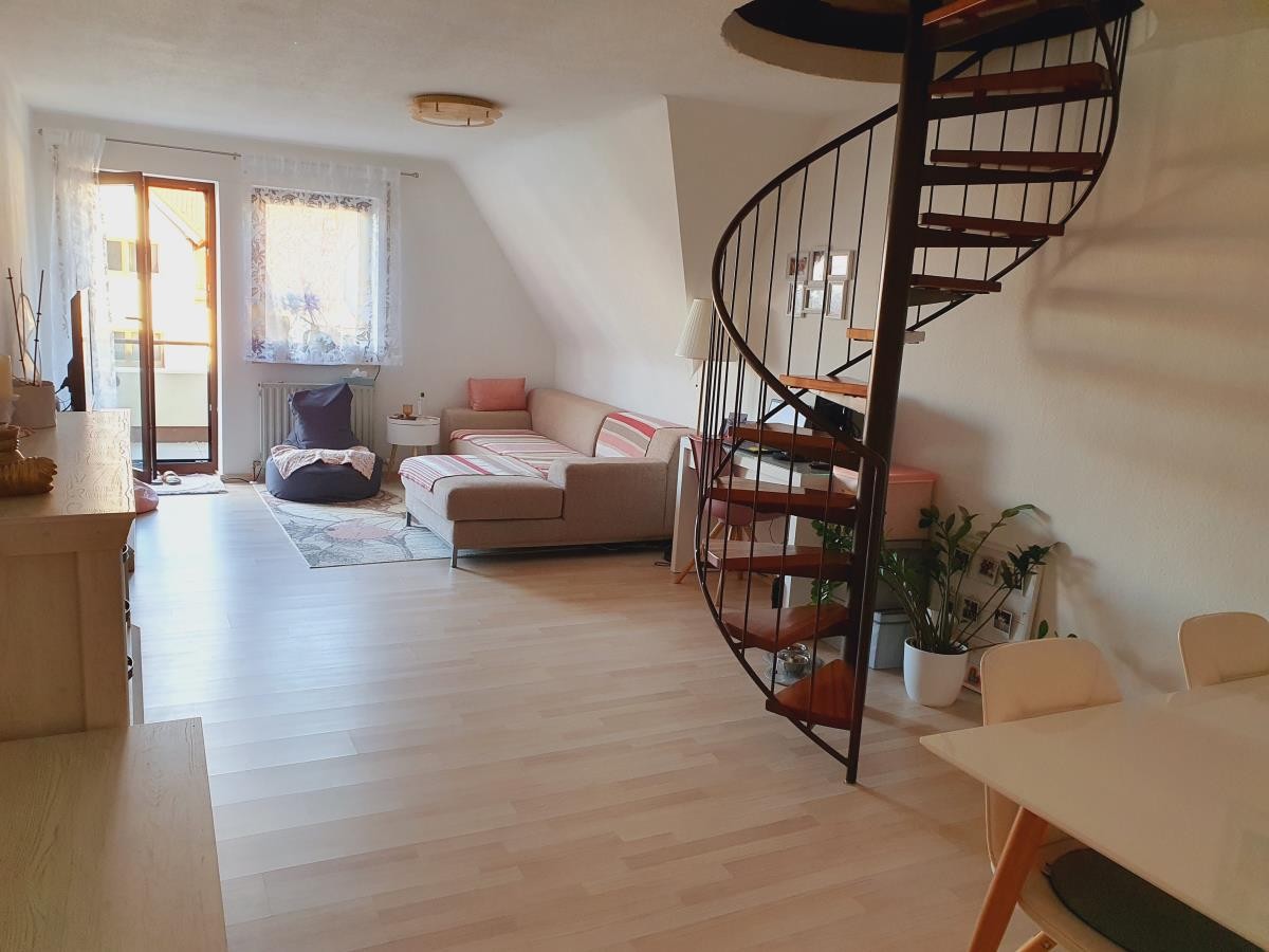 Ihr Wohnbereich und Balkon