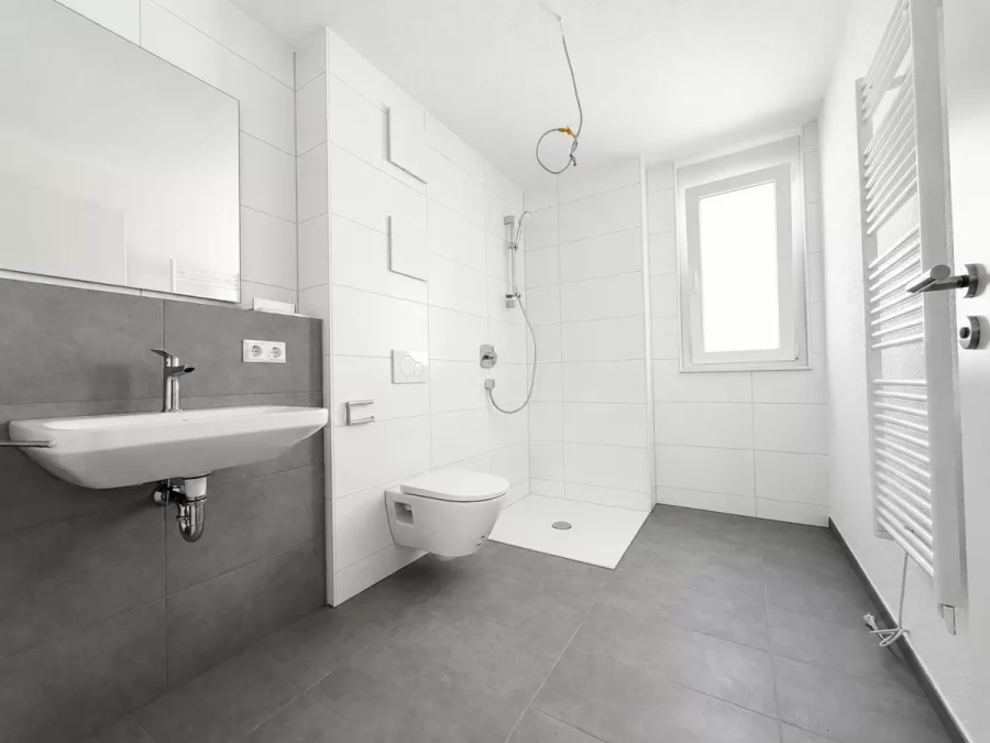 Perfekte 2-Zimmer Obergeschosswohnung mit Balkon, Abstellraum & Tageslichtbad – Komfortabel wohnen in Herrenberg - Whg 6 - Tageslichtbad (13149)