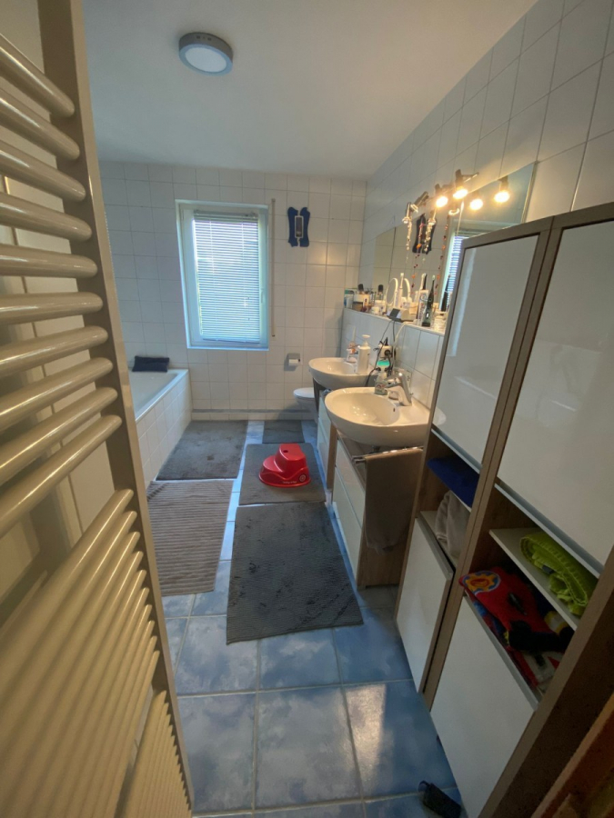 Helle 3-Zimmerwohnung mit Südbalkon, Einbauküche & TG-Stellplatz in Herrenberg-Oberjesingen - Ihr Bad (10734)