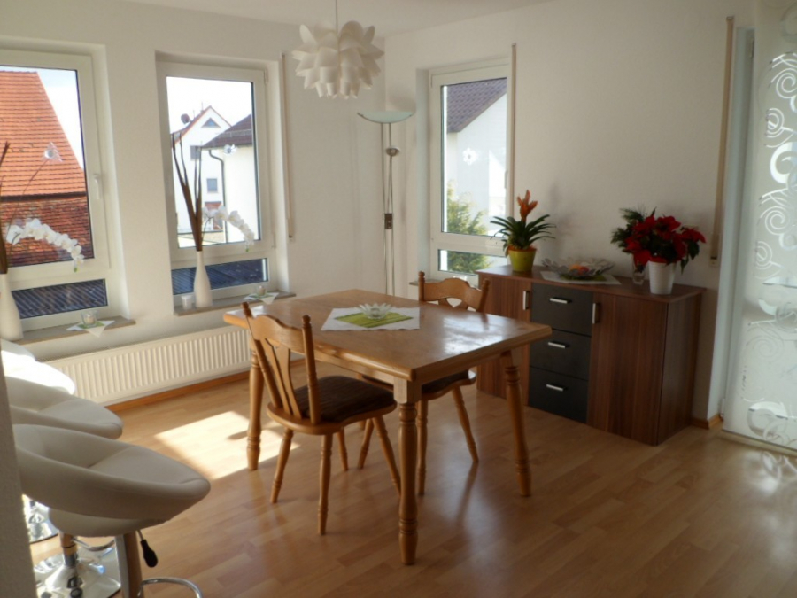 Helle 3-Zimmerwohnung mit Südbalkon, Einbauküche & TG-Stellplatz in Herrenberg-Oberjesingen - Essbereich (10731)