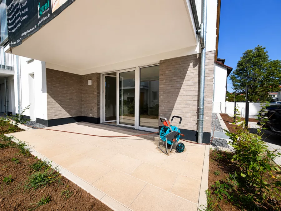 Moderne 2-Zimmer Erdgeschosswohnung mit Süd-Terrasse & kleinem Garten – Helle Räume & zentrale Lage - Whg 3 - Südterrasse (13090)