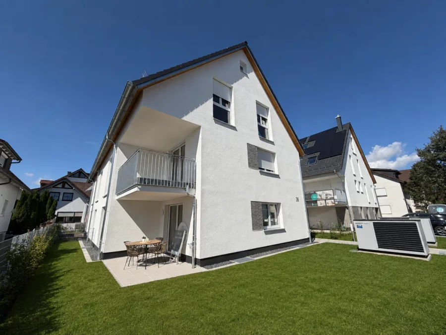 Moderne 2-Zimmer Erdgeschosswohnung mit Süd-Terrasse & kleinem Garten – Helle Räume & zentrale Lage - Schillerstr. - Haus 2 (13093)