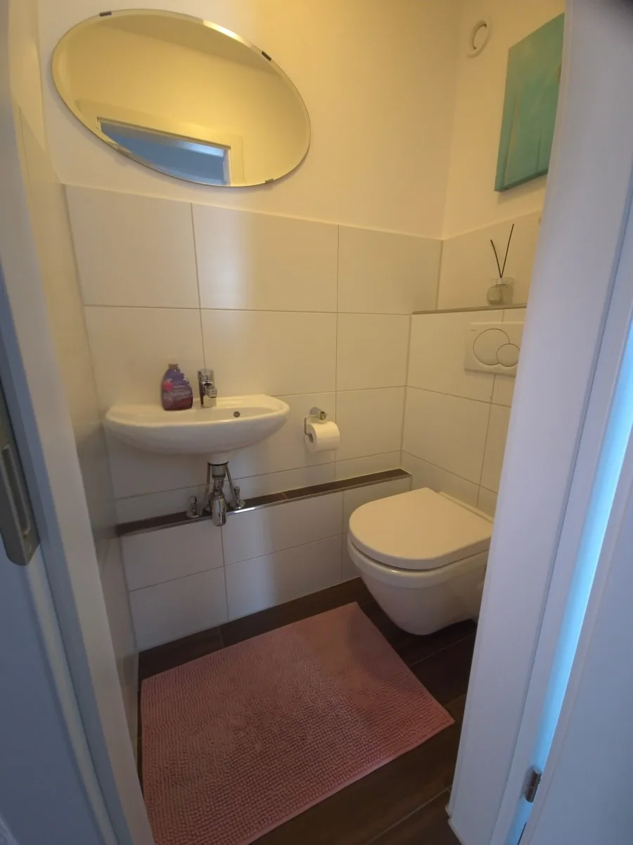Maisonette mit Hausgefühl – Großzügig, sonnig & exklusiv mit Garage in Herreberg-Gültstein - Gäste-WC (14687)
