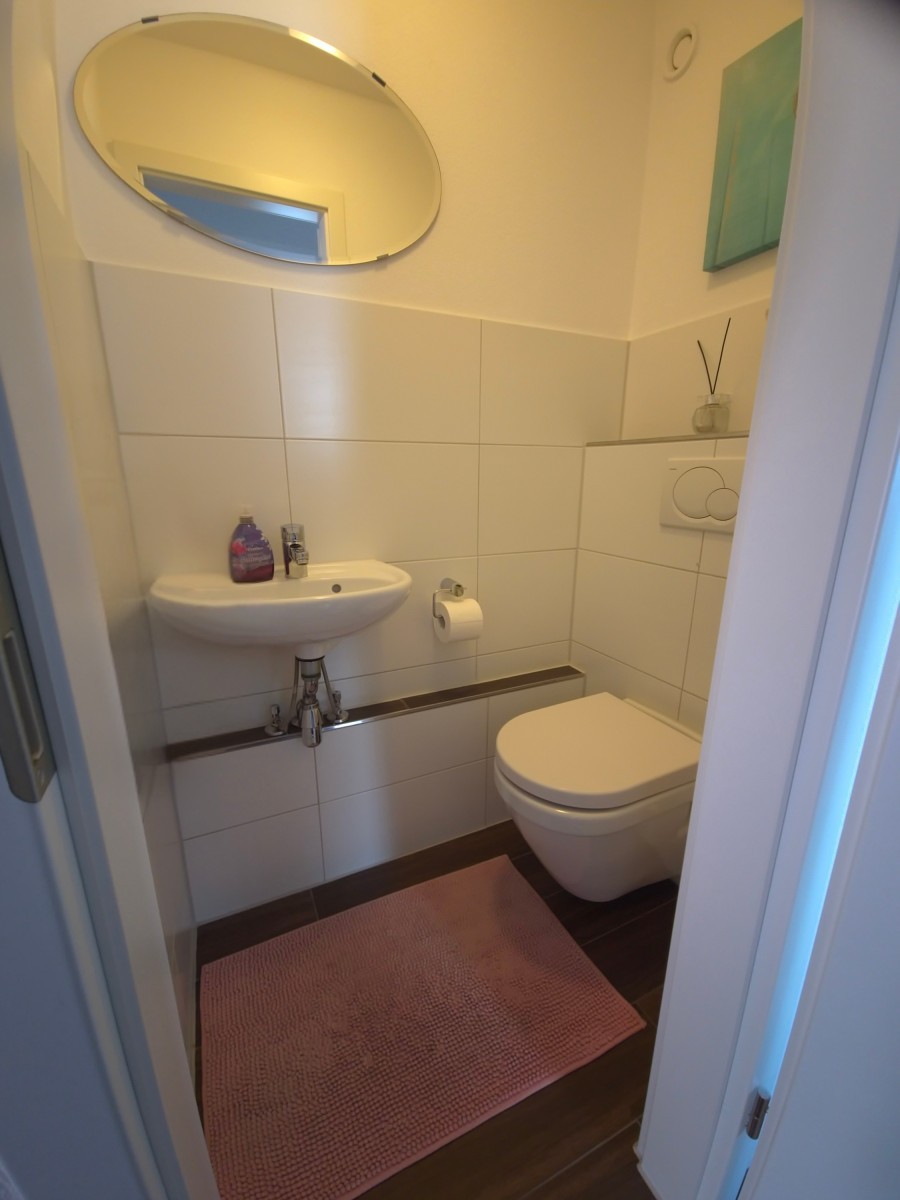 Wohnen wie im Haus – Exklusive 5,5-Zimmer-Maisonette mit Südterrasse, Balkon & Garage - Gäste-WC (12645)