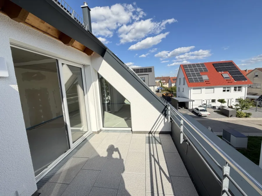 Stilvolles Zuhause für Familien & Paare mit hohen Ansprüchen: 4 Zimmer mitten in Herrenberg - Whg 8 Loggia (14510)