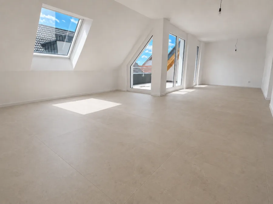 Stilvolles Zuhause für Familien & Paare mit hohen Ansprüchen: 4 Zimmer mitten in Herrenberg - Whg 8 - Wohnen Fliesen (14506)