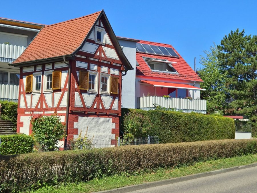 Stadtnah wohnen mit Garten – 4-Zimmer-EG-Wohnung in Herrenberg - Aussenansicht (12489)